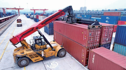 航拍赣州国际陆港繁忙景象