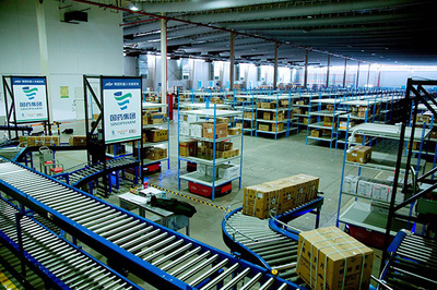 AI+仓储物流 自主决策机器人引领变革，中国创新赢得国际关注